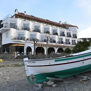 Llane Petit Hotel